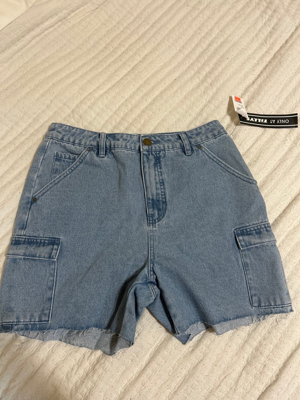 Denim Billabong Jean shorts Women’s Size 26